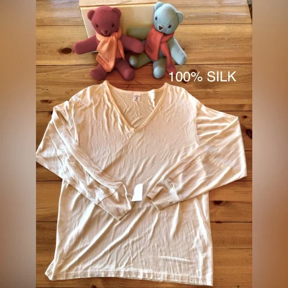 NORDSTROM INTIMATES NWT 100% SILK V NECK LAYER / LONG SLEEVES - Picture 1 of 10